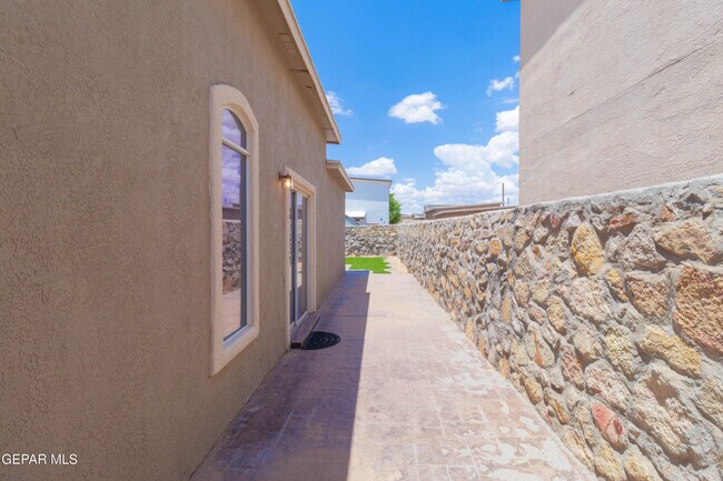 Building Photo - 12865 Little Misty Ln