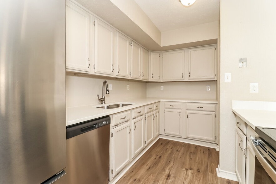 Building Photo - 7900 Bermejo Rd