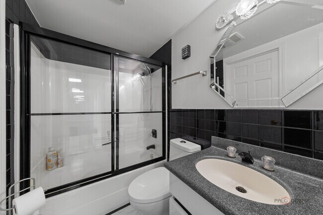 Building Photo - 14 Pentwater Dr