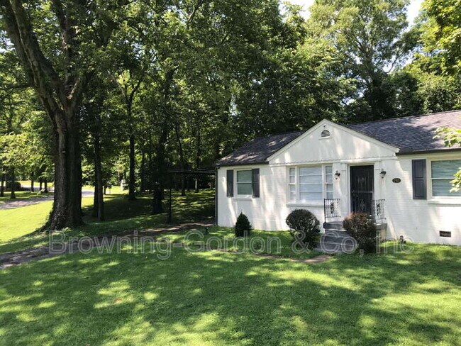 Building Photo - 2915 Selena Dr