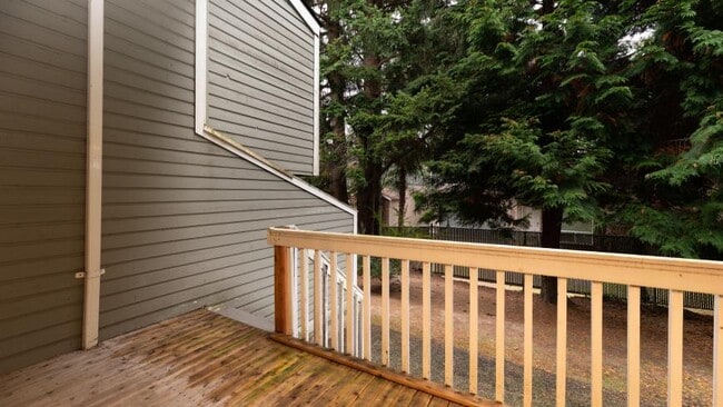 Building Photo - 2 bedroom in Kirkland WA 98034