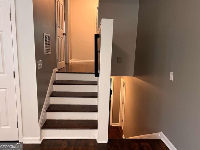 Building Photo - 1947 Kenwood Pl SE