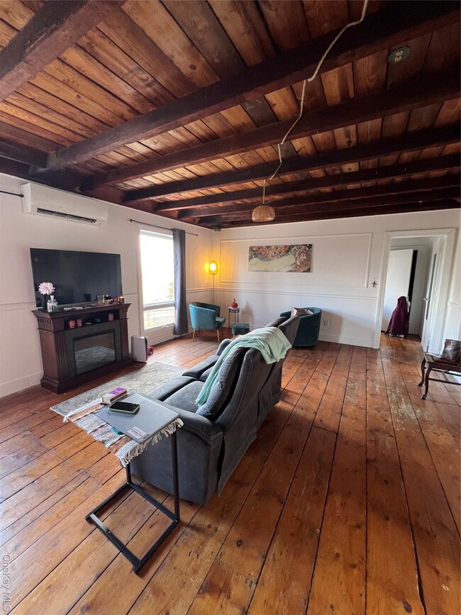 Building Photo - 67 Old Albany Post Rd