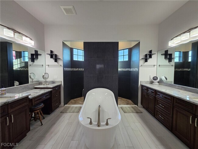 Building Photo - 1255 NW 38th Ave