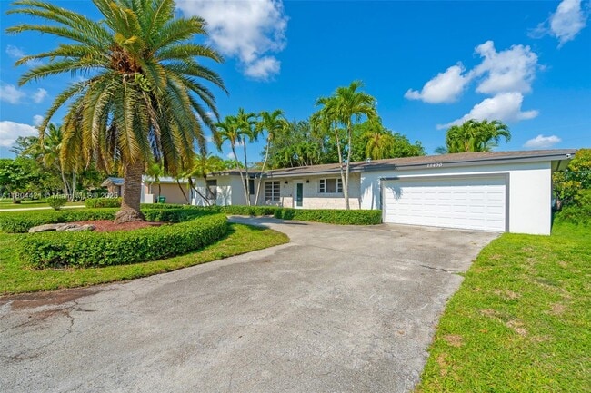 Building Photo - 15400 SW 84th Ave