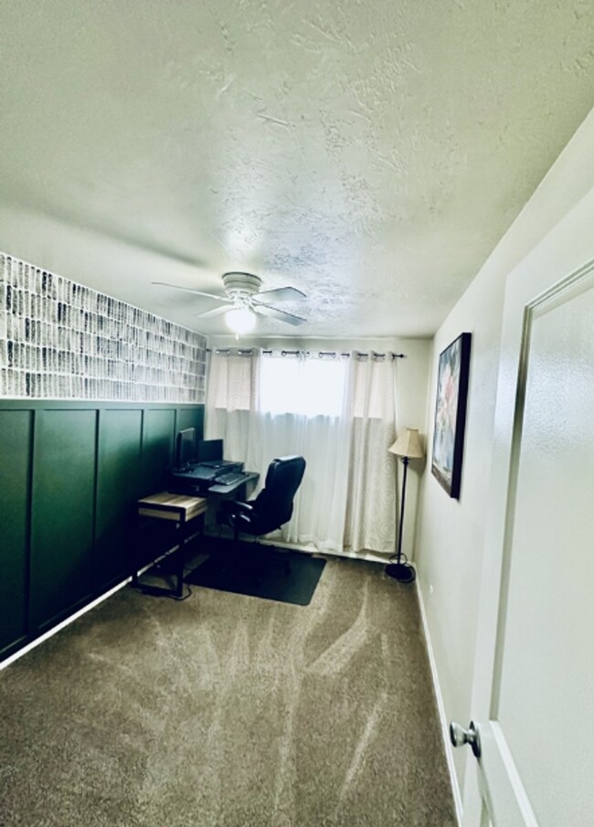 Building Photo - Charming Pet-Friendly Rental Available Now!