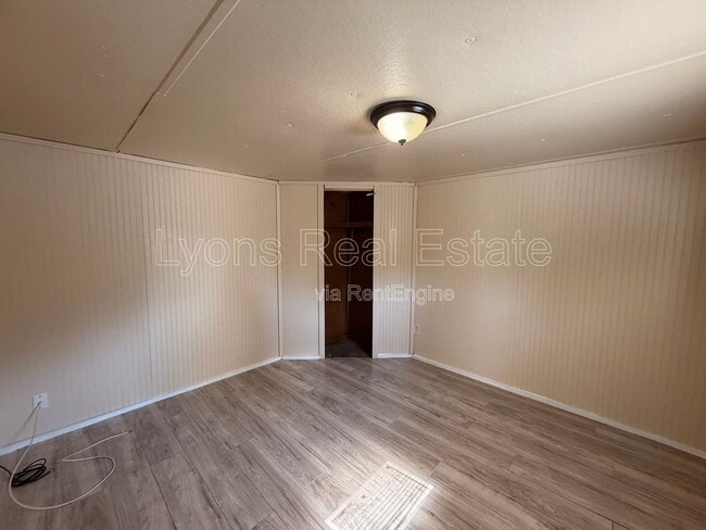 Building Photo - 7972 Breeze Dr