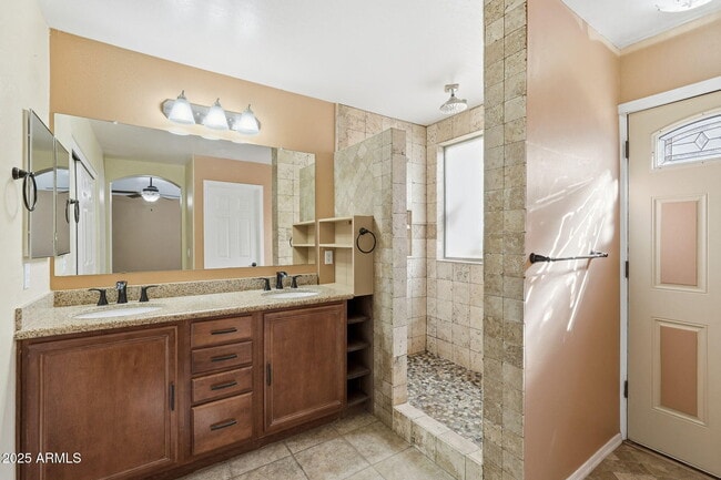 Building Photo - 21663 E Via Del Rancho Rd