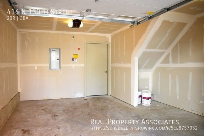 Building Photo - 416 N 130th St