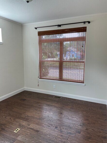 Front Room - can be used for office or bedroom - 5837 Rockhill Rd