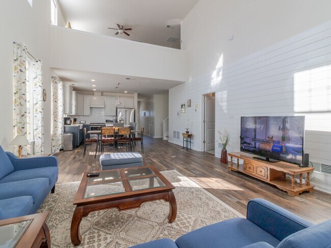 Building Photo - Year round - Furnished Townhome - Frankford
