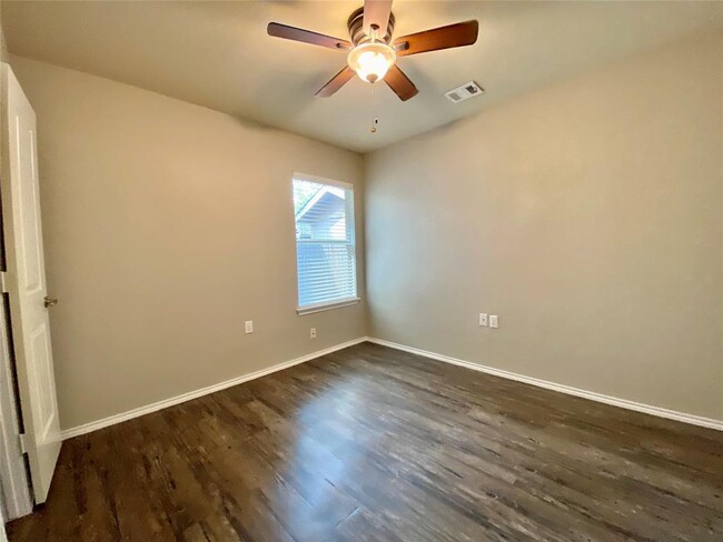 Building Photo - 5524 Kleberg Trail