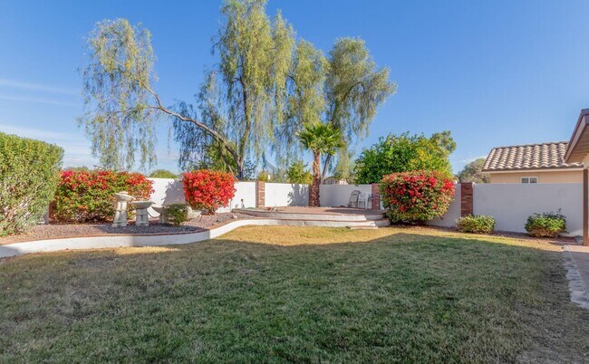 Building Photo - 3 BR 2.5 BA Glendale