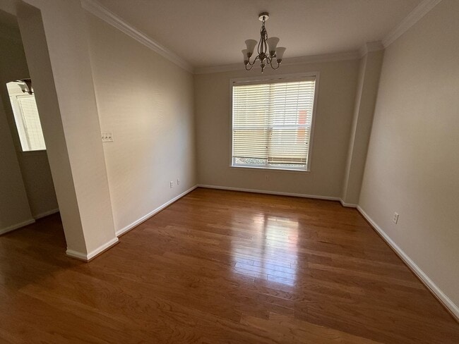 Building Photo - 2BR & 2BA Condo in Central Location w/Garage-Available 06/22/26