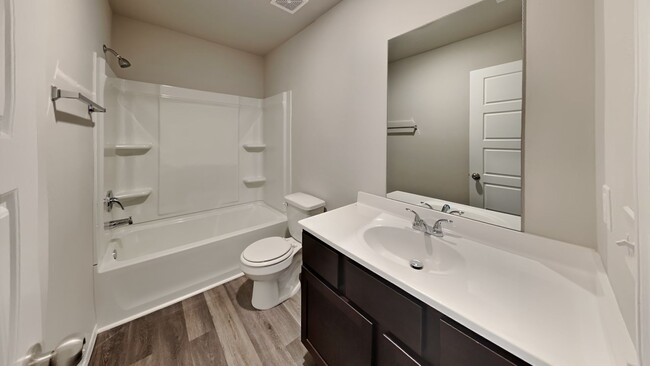 Building Photo - Very Nice 4 Bedroom 2 Bath Home in Yukon S...