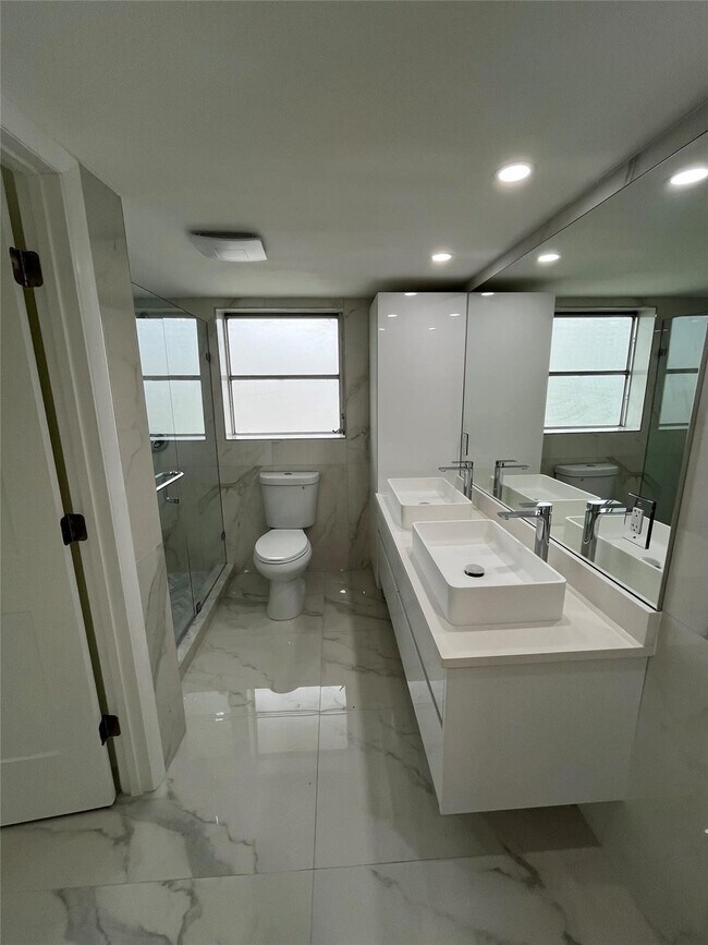 Building Photo - 3150 N Course Ln