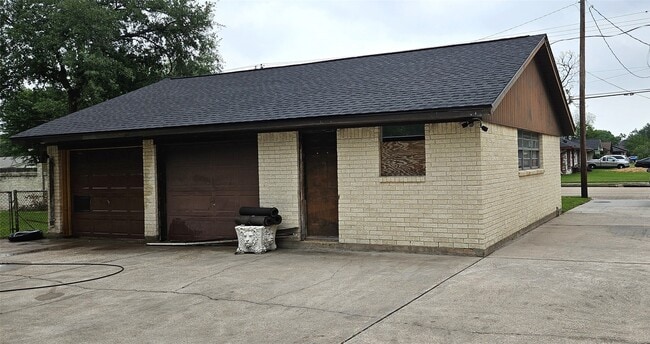 Building Photo - 1602 Luella Ave