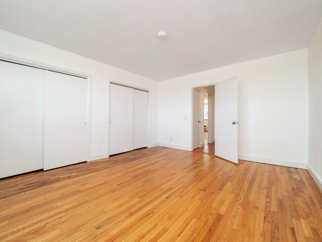 Building Photo - 11 Bedford Ave