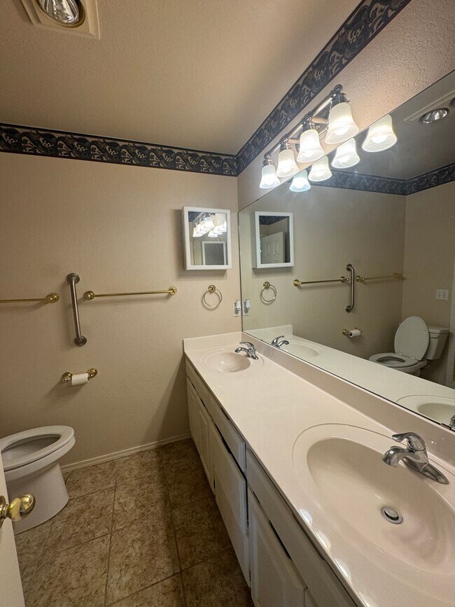 Building Photo - 4210 Catalpa Ln