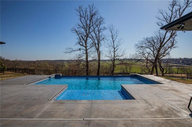 Building Photo - 4205 S Watercrest Dr