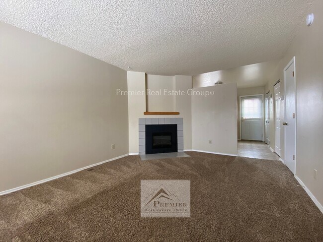 Building Photo - 519 Comanche Village Dr