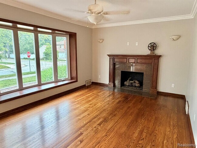 Building Photo - 2111 Earlmont Rd