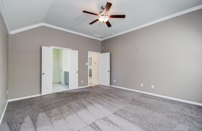 Building Photo - 1011 Veer Dr