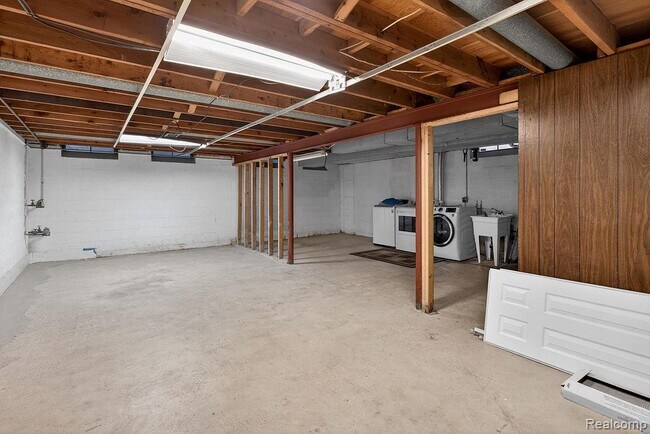 Building Photo - 126 Orchardale Dr