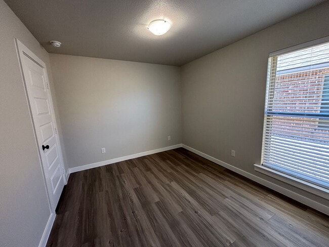 Building Photo - 4/2 Available July in Bell farms!!