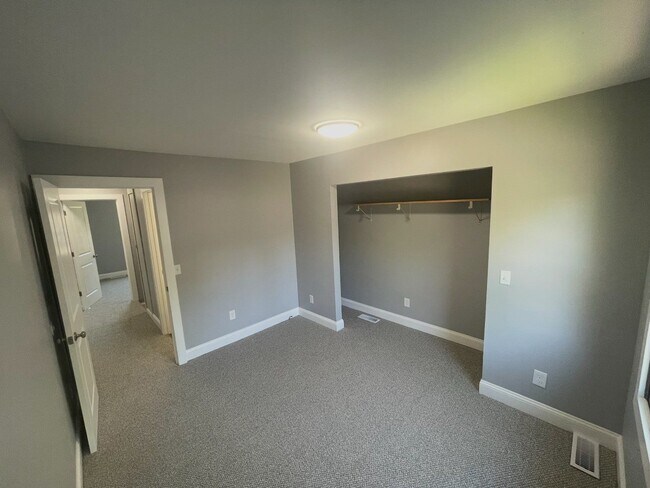 Building Photo - 128 Mann Ave