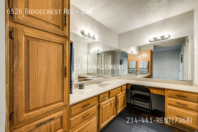 Building Photo - Prime location apartment!!