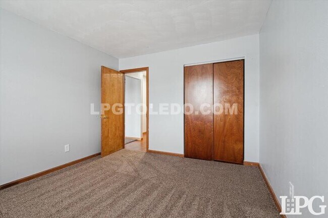 Building Photo - 3330 Arlington Ave