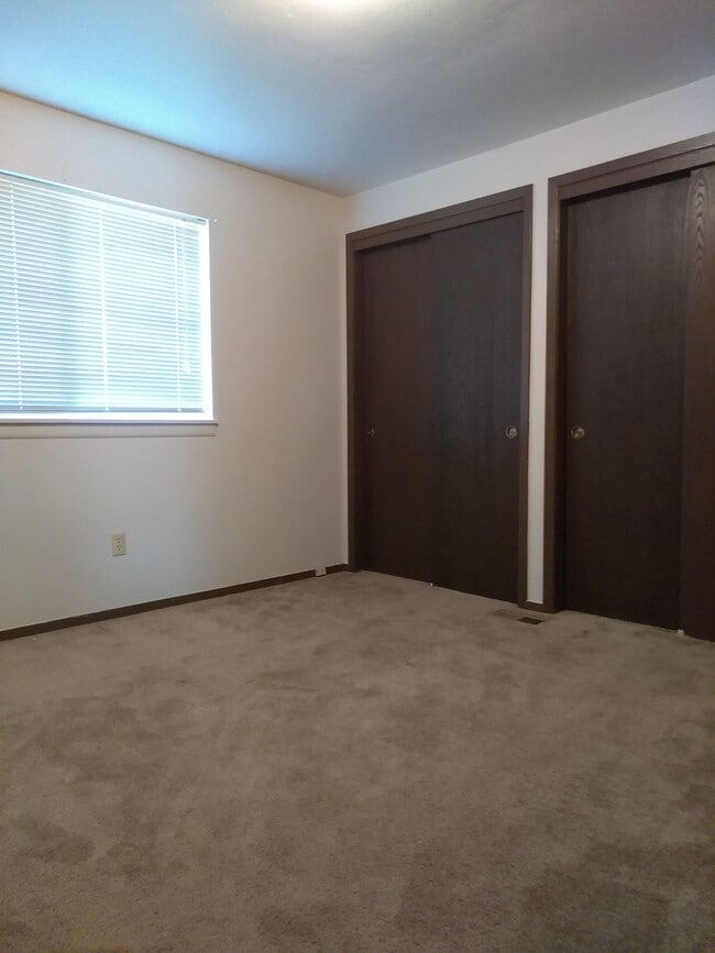 Building Photo - 5555 N Millrun Ave