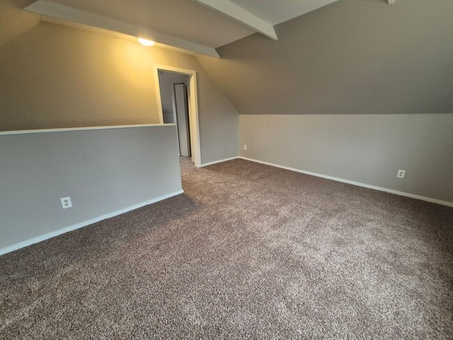 Building Photo - Charming 3-bedroom home!