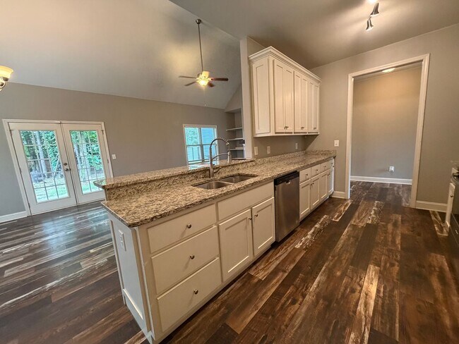 Building Photo - Nice 3/2 House with Bonus in Shannon- $2,850