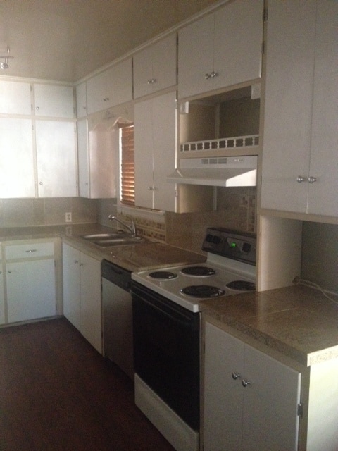 Building Photo - CLASSIC HOME CORNER LOT HARDWOOD FLOORS