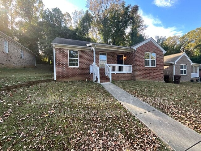 Building Photo - 1019 Manor Dr