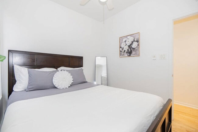 Building Photo - 2544 N Burling St