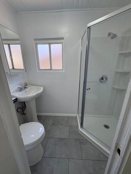 Building Photo - 563 W Sepulveda St