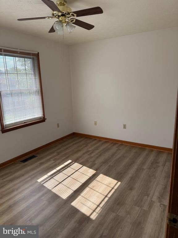 Building Photo - 212 W Whitlock Ave