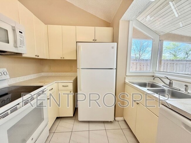 Building Photo - 3604 Spring Land Dr