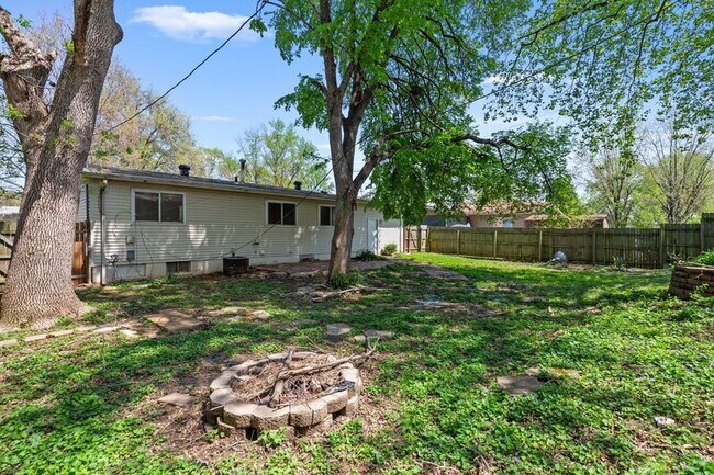 Building Photo - 1560 Estes Dr