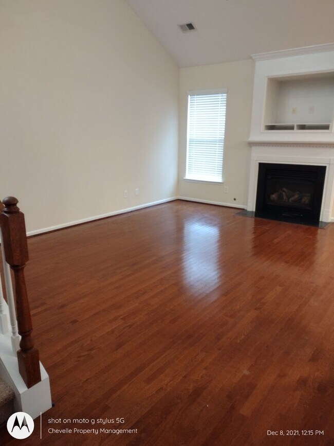 Building Photo - Beautiful 5 bedroom FOR RENT