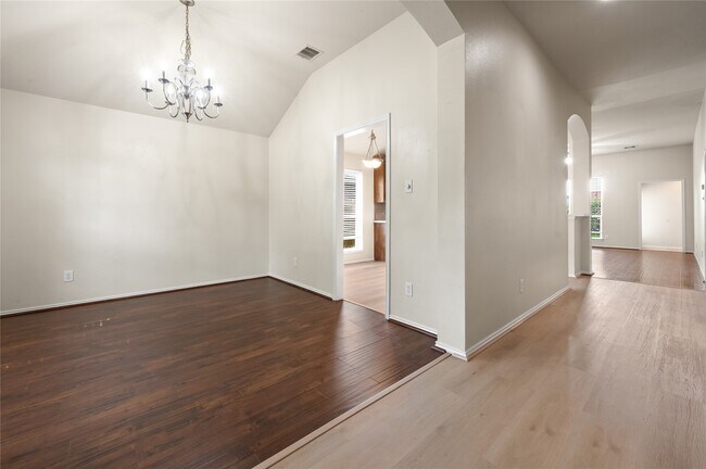 Building Photo - 2822 Lakecrest Forest Dr