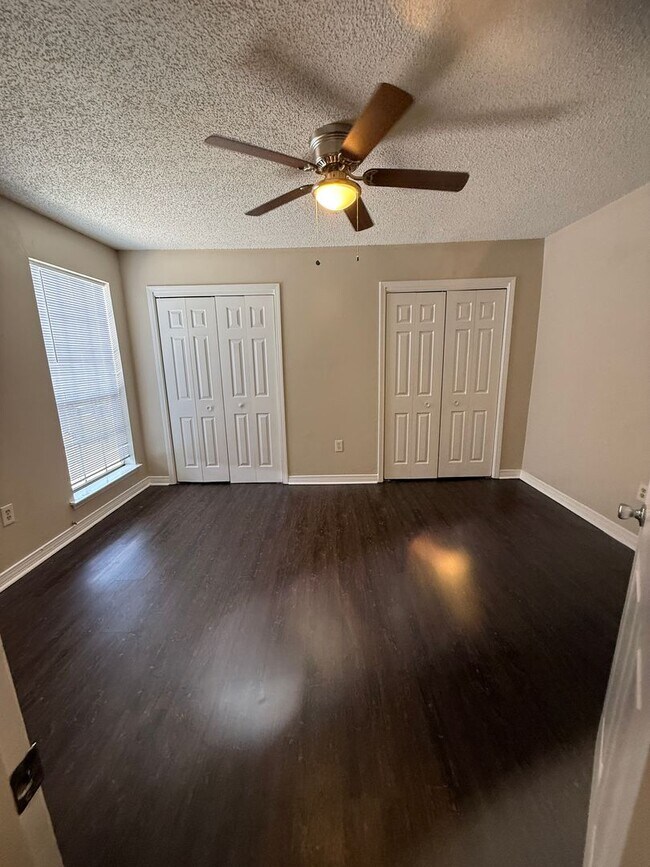 Building Photo - 3027 O'Neal Ln