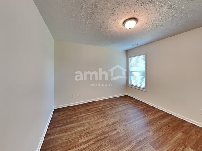 Building Photo - 908 Gardenia Curve
