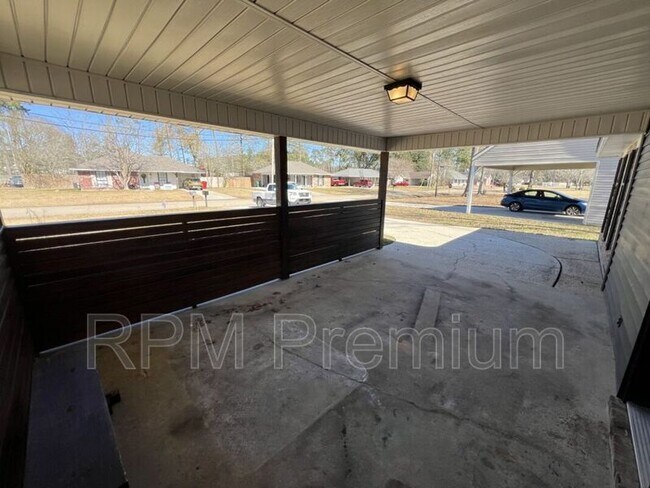 Building Photo - 10494 Wade Dr