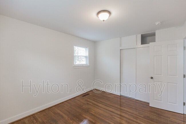 Building Photo - 2041 Bishop St