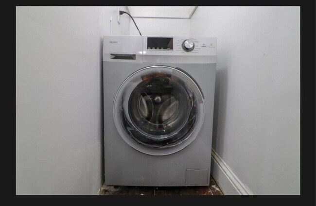 Building Photo - 47TH_1128