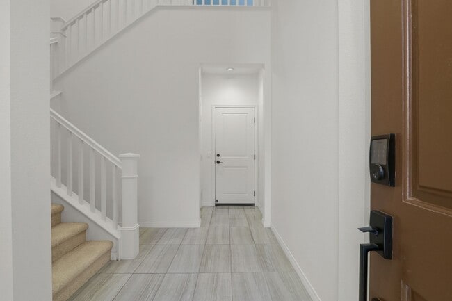 Building Photo - Desirable Eastwood Village Home